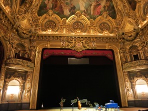 The stage at the Salle Garnier before the concert @CelinaLafuenteDeLavotha