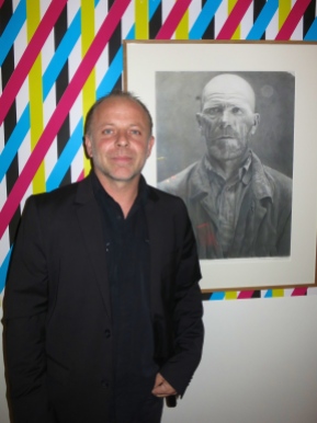 Thierry Chiaparelli with his portrait of a man in the Reading Salon at Villa Sauber @CelinaLafuenteDeLavotha