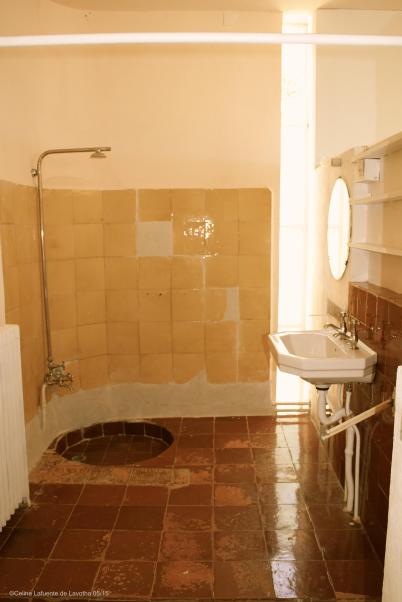 Shower room off the main room @CelinaLafuenteDeLavotha 05/15