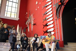 Artist Ken Thaiday Snr playing the guitar and other artists @CelinaLafuentedeLavotha